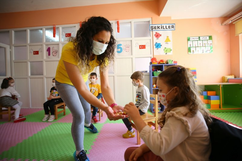Köy ve seyrek nüfuslu yerleşim yerlerindeki okullarda ise yüz yüze eğitim farklı bir şekilde uygulanacak.