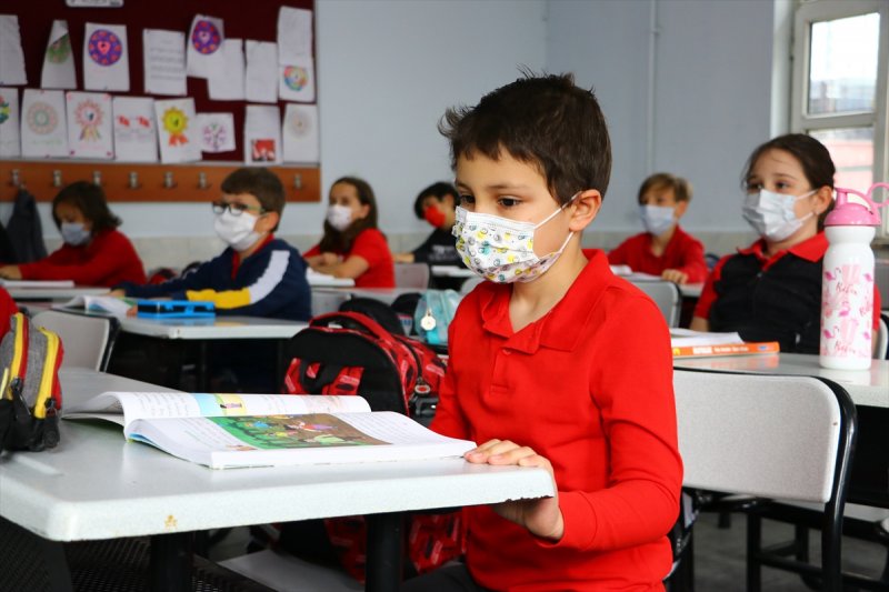 Benim oğlum Lösemi hastası. O yüzden biz zaten maskeye, hijyene alışkın olduğumuz için oğlum zaten sürekli tembihli.