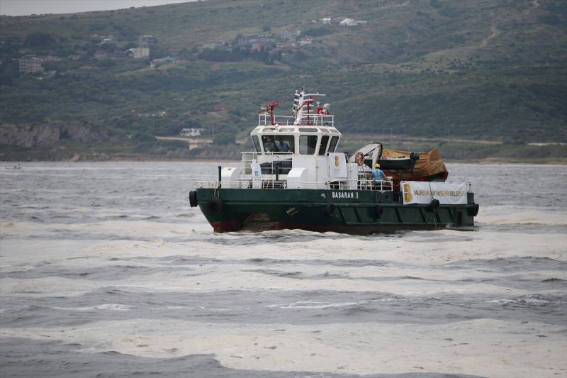 Marmara Denizi'ni saran müsilaj temizleniyor #47