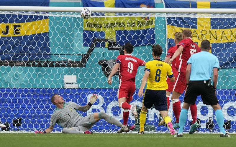 Euro 2020 İsveç - Polonya maçından kareler