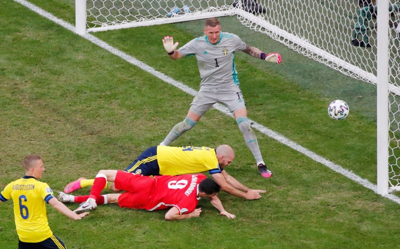 Euro 2020 İsveç - Polonya maçından kareler