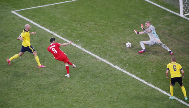 Euro 2020 İsveç - Polonya maçından kareler