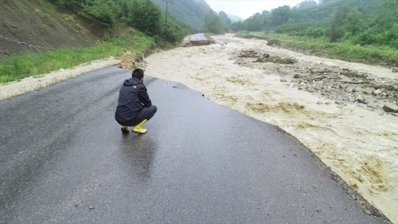 Yağışın geniş bir alanda etkili olduğunu anlatan Vali Atay,