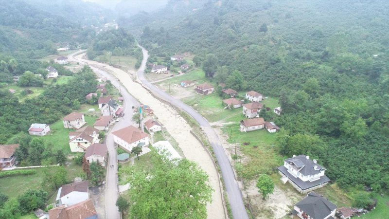 Düzce'de selin oluşturduğu tahribat, gün ağarınca ortaya çıktı #13