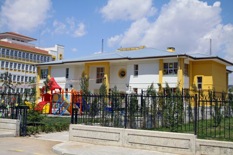 Çocukların güvenli bir alanda eğitim alması temin edildi.