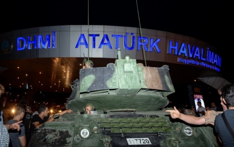 Darbe teşebbüsüne karşı ülkenin her köşesinde Türk milletince gösterilen direniş ve kararlı duruş,