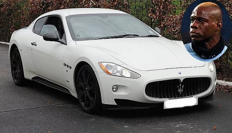 Toplam 10 bin dolardan fazla hatalı park cezası ödeyen İtalyan forvetin Maseratti'sine 27 kez el kondu.