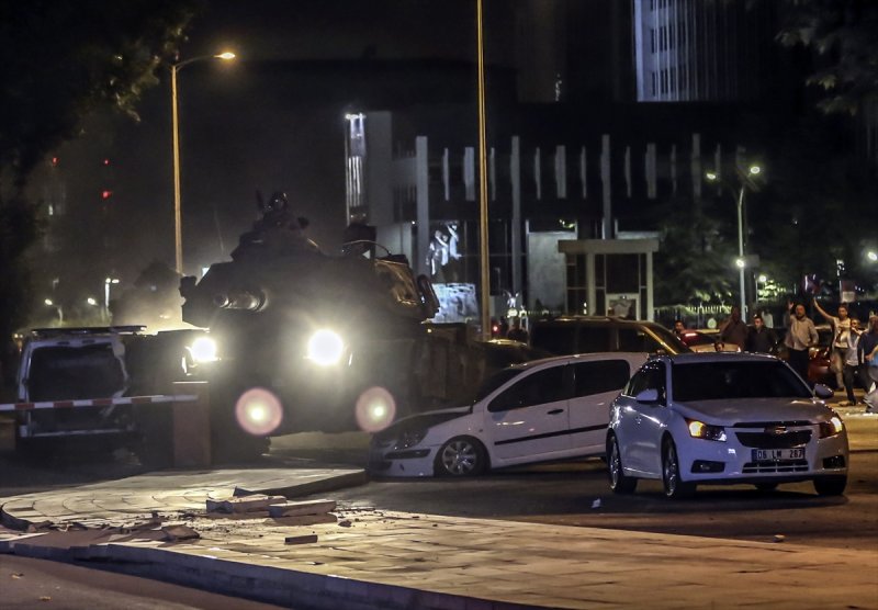 HSYK'nin, savcılar Zekeriya Öz, Celal Kara, Muammer Akkaş, Mehmet Yüzgeç ile hakim Süleyman Karaçöl'ü meslekten ihraç ettiği mayıs ayında ise Adana ve Hatay'da MİT'e tırlarının durdurulmasına ilişkin gözaltına alınan Adana İl Jandarma Komutanı Kurmay Albay Çokay, Adana Cumhuriyet Başsavcısı Bağrıyanık ile savcılar Takçı, Şişman ve Karaca tutuklandı. Savcılar Zekariya Öz, Celal Kara, Muammer Akkaş, Mehmet Yüzgeç ile hakim Süleyman Karaçöl meslekten ihraç edildi, eski İstanbul İstihbarat Daire Başkanı Ali Fuat Yılmazer, Hrant Dink'in öldürülmesine ilişkin tutuklandı. HSYK 2. Dairesi, kamuoyunda