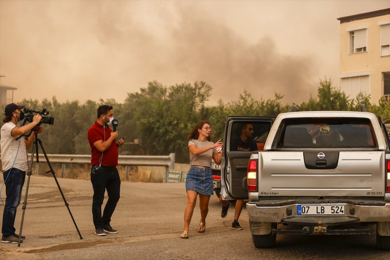 Manavgat'taki yangın, yerleşim yerlerine sıçradı #53