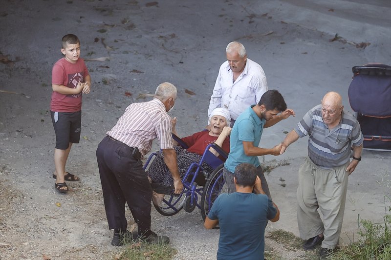 Manavgat'taki yangın, yerleşim yerlerine sıçradı #68