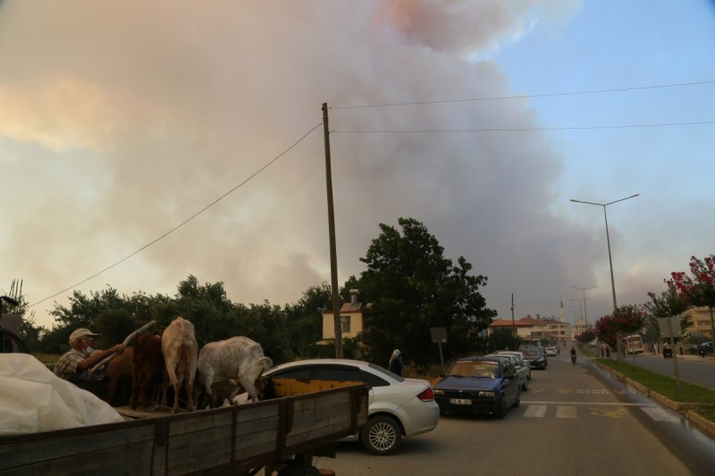 Manavgat'taki yangın, yerleşim yerlerine sıçradı #56