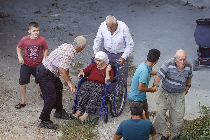 Manavgat'taki yangın, yerleşim yerlerine sıçradı #69