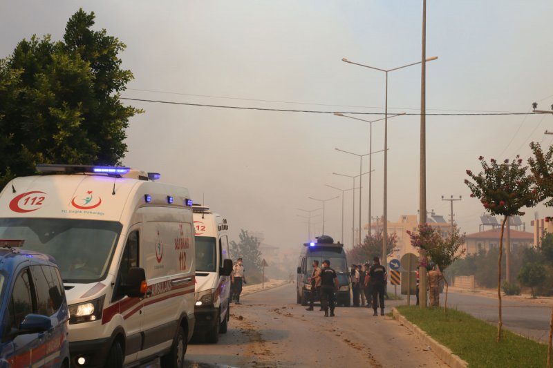 Manavgat'taki yangın, yerleşim yerlerine sıçradı #59