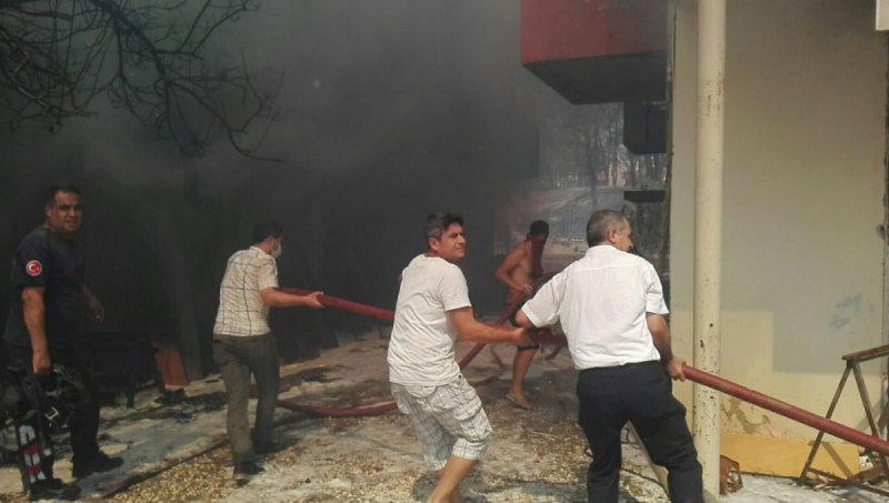 Manavgat'taki yangın, yerleşim yerlerine sıçradı #15