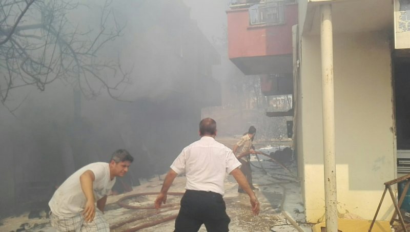 Yangına 10 ilden 19 helikopter 9 ilden de 412 personel ile müdahale desteği sağlandı.