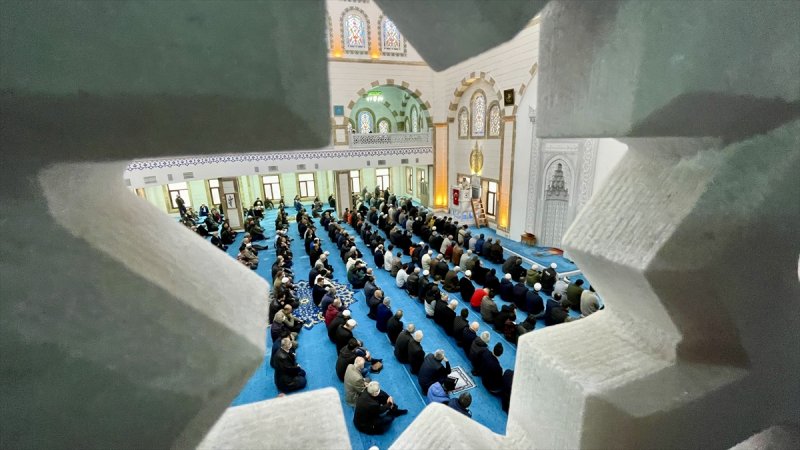 Dünyada iki yıl sonra mesafesiz Bayram namazı coşkusu #36
