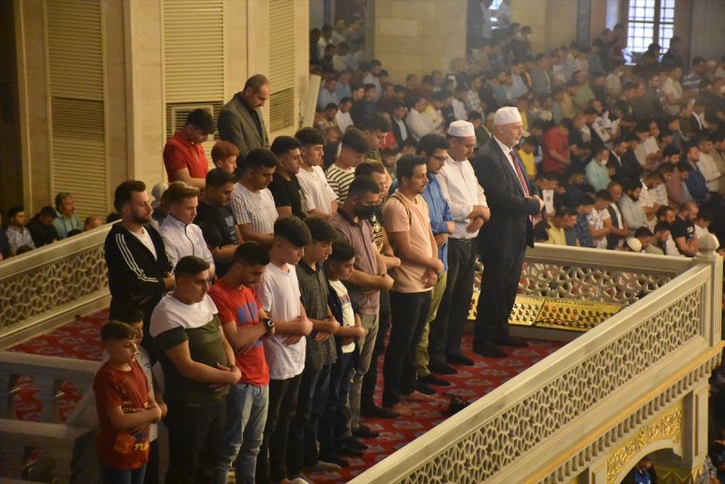 Dünyada iki yıl sonra mesafesiz Bayram namazı coşkusu #28