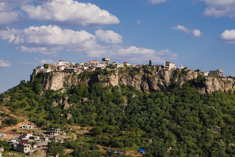 Zibar, Paşa ve Musul isimlerinde üç giriş kapısı bulunan Amediye'de, Asur dönemine ait tarihi yapılar da varlığını koruyor.