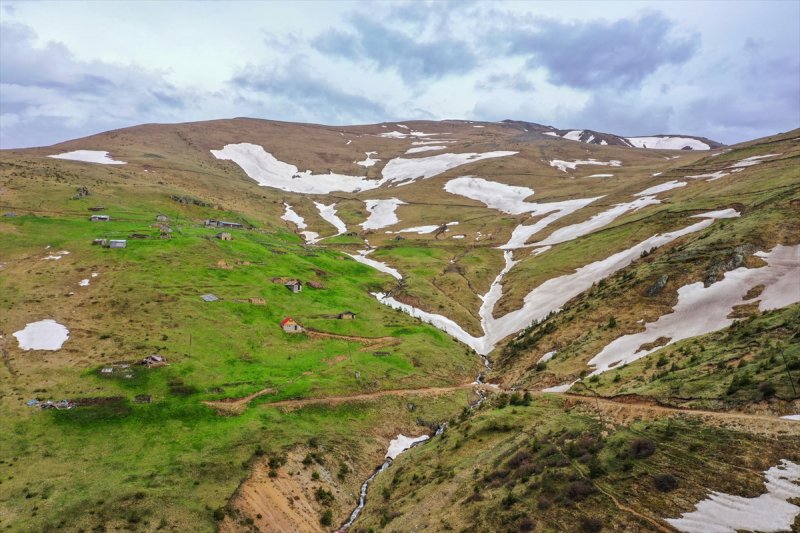 Bölgede alternatif turizmde ilk akla gelen yerlerden Limni Gölü, yerli ve yabancı turistlere doğayla iç içe vakit geçirme, konaklama ve yöresel lezzetleri tatma imkanı sunuyor.