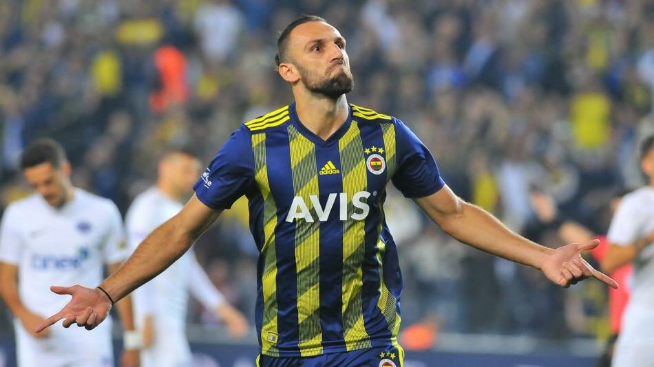 Bu sezon ligde harikalar yaratıyor. Havadan ve yerden gol vuruşları mükemmel, sürekli oyunun içinde ve kendine pozisyon yaratıyor.