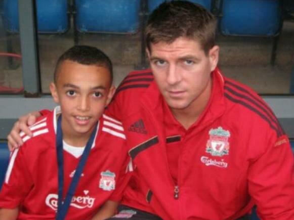 Ailesi onu genç yaşta Liverpool'un altyapısına yazdırdı.