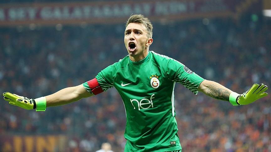 Muslera (Galatasaray)
8 yıl 8 ay 16 gündür takımda.
