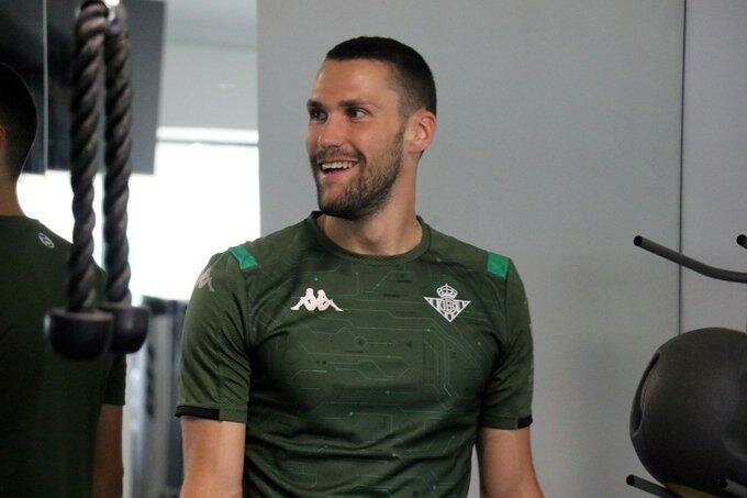 ALFONSO PEDRAZA: Real Betis'in futbolcusu/İyileşti