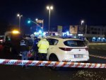 Devriye aracını durdurup polis bıçakladı