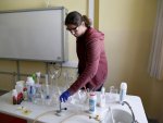 Liseli öğrencinin kimya başarısı