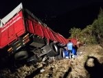 Bursa'da patates yüklü kamyon uçuruma yuvarlandı