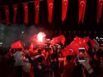 Aydın kent meydanında milli maç coşkusu