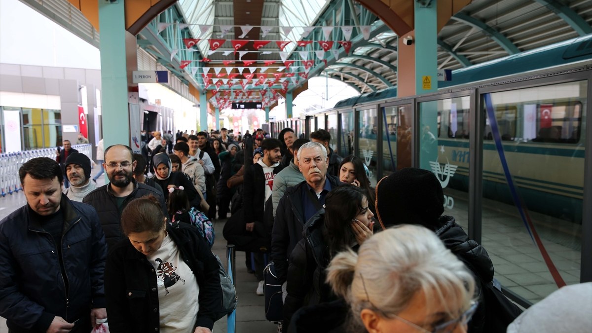 Yeni A Lan Ankara Sivas H Zl Tren Hatt Ndaki Cretsiz Biletler T Kendi