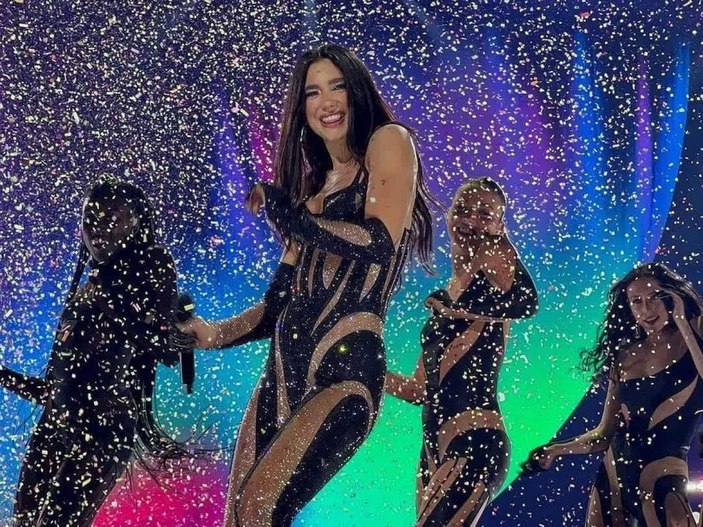 Transparan Tulumu Hande Yener Den Sonra Dua Lipa Giydi