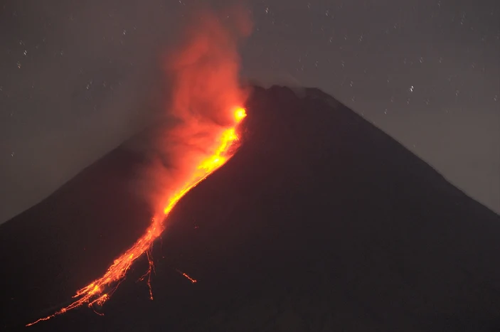 Endonezya Daki Merapi Yanarda Nda Volkanik Hareketlilik Ya An Yor