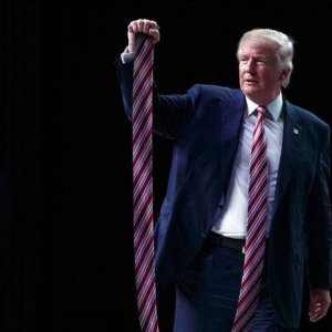 Donald Trump`ın kravatı büyük ilgi gördü