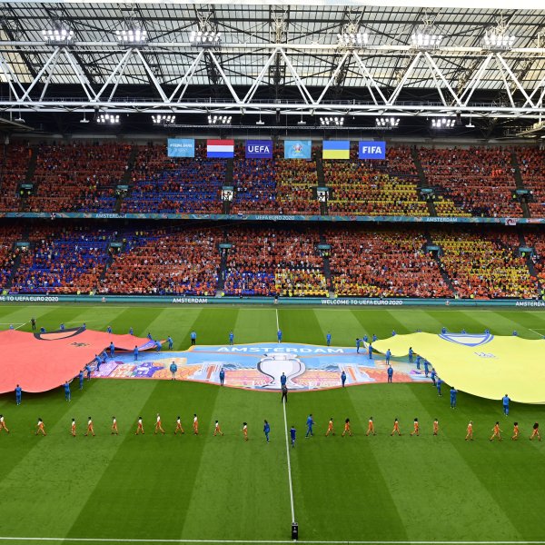 Hollanda-Ukrayna maçından kareler