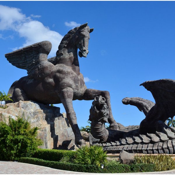 30 metrelik at heykeli: Pegasus ve Dragon