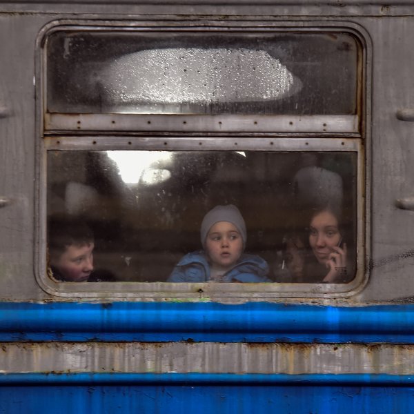 Lviv tren istasyonunda umut ve hüzün bir arada