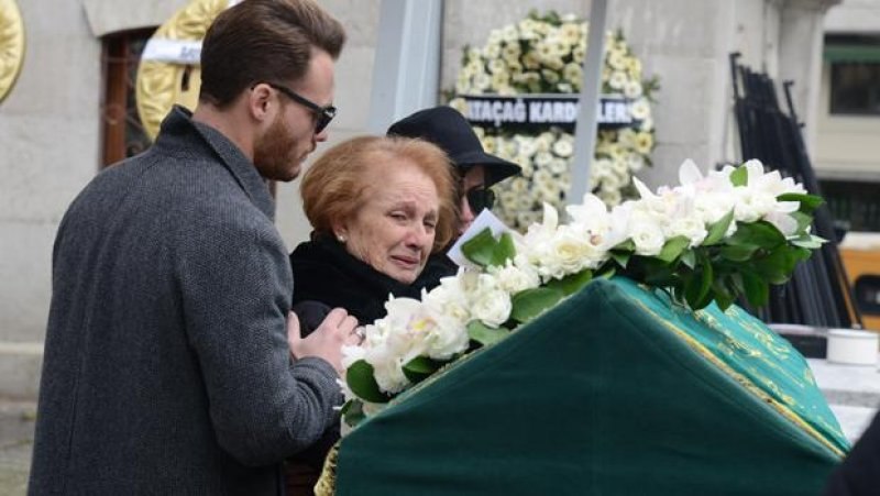Oyuncu Kerem Bürsin'in acı günü