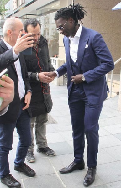 Bafetimbi Gomis Nişantaşı sokaklarında