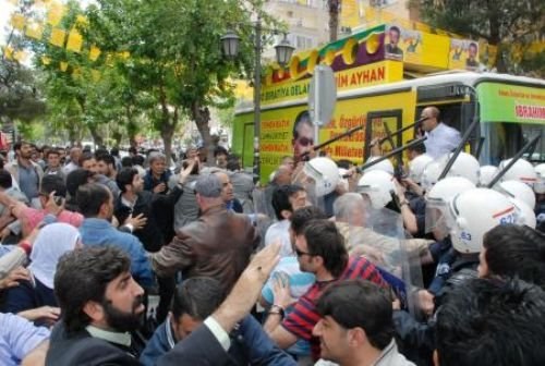Polisle BDP'liler arasında gerginlik