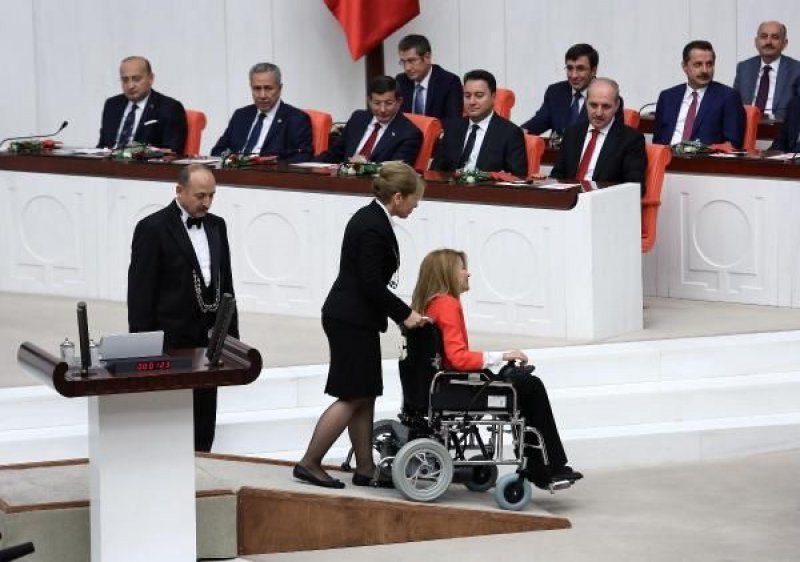 Meclis'te yemin töreni