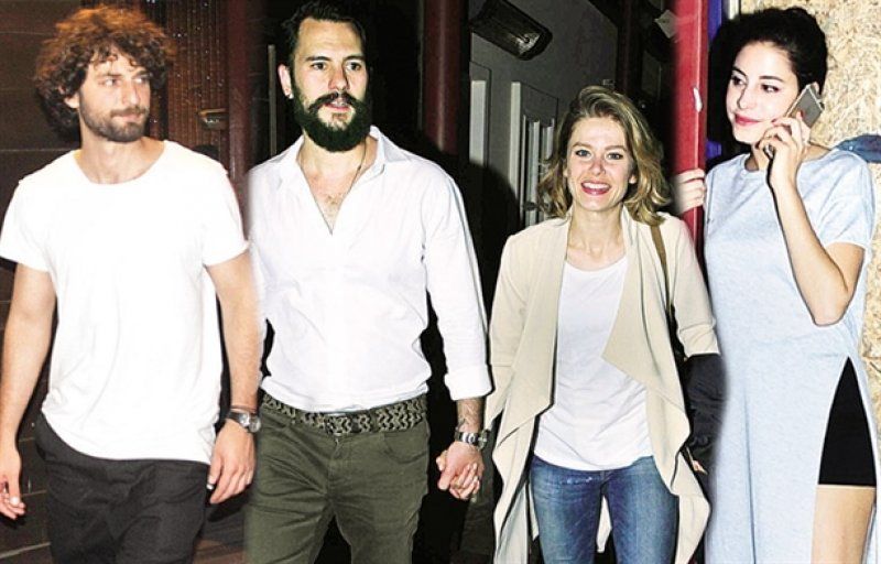 Hayat Şarkısı oyuncuları reyting kutlamasında