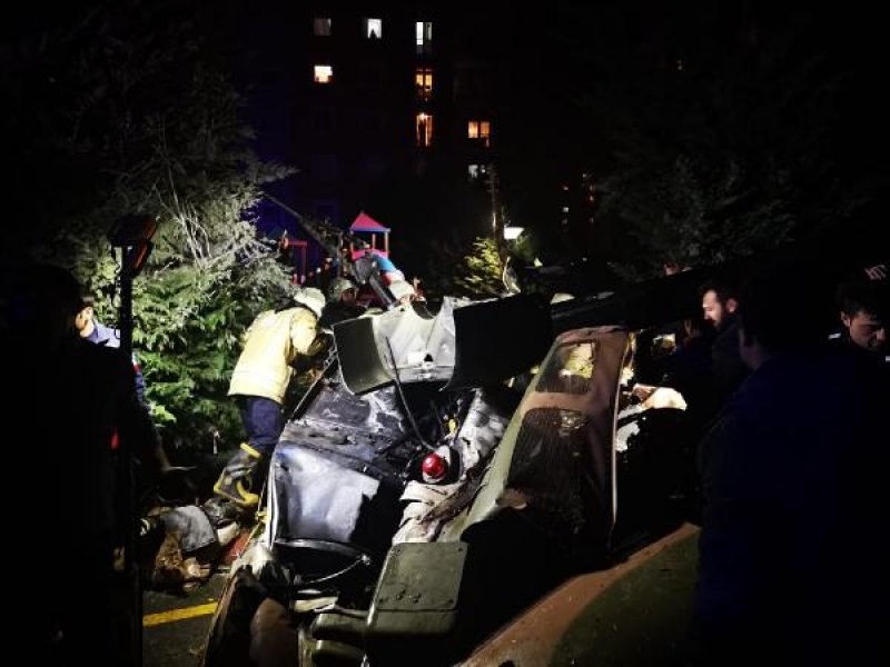 İstanbul'da askeri helikopter düştü