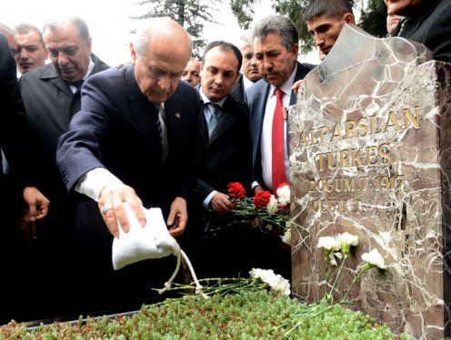 Alparslan Türkeş'in mezarı başındaki anma
