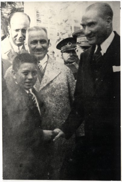 Atatürk'ün çocuk sevgisi