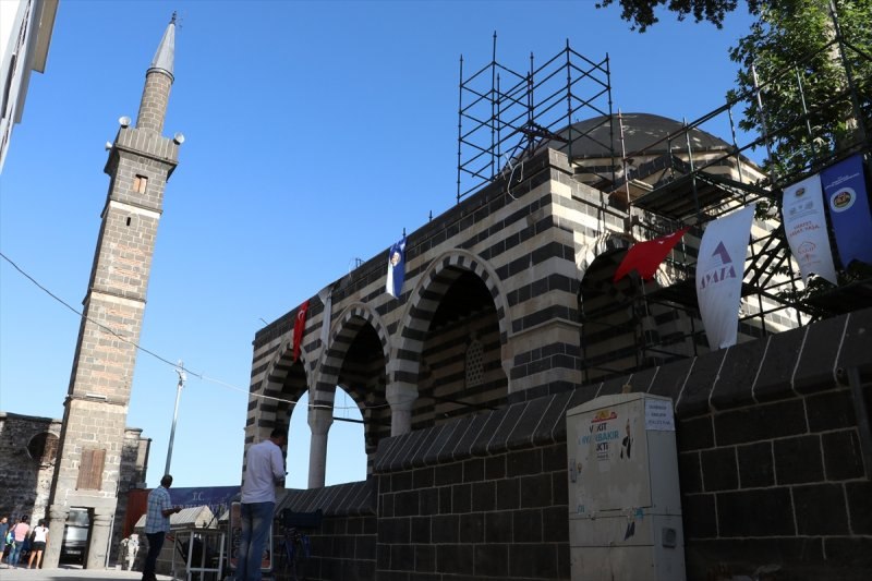 Dört Ayaklı Minare'deki kurşun izleri silinmeyecek