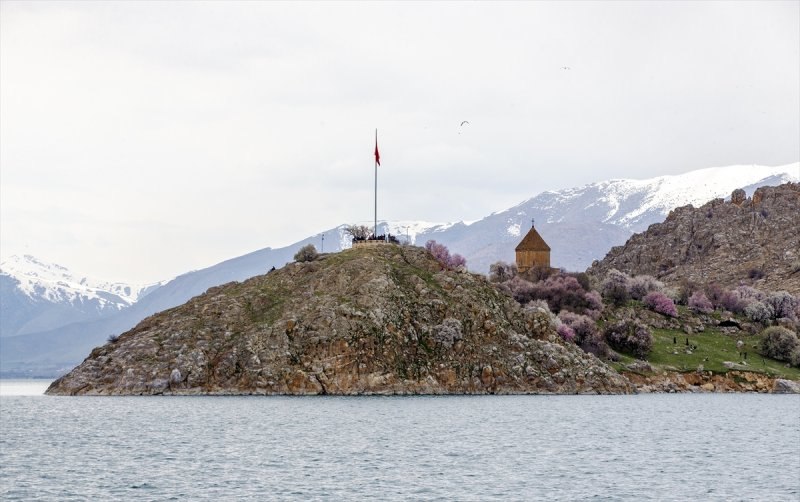 Akdamar Adası'nda ilkbahar
