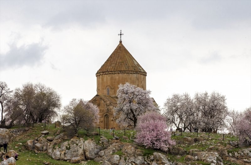 Akdamar Adası'nda ilkbahar