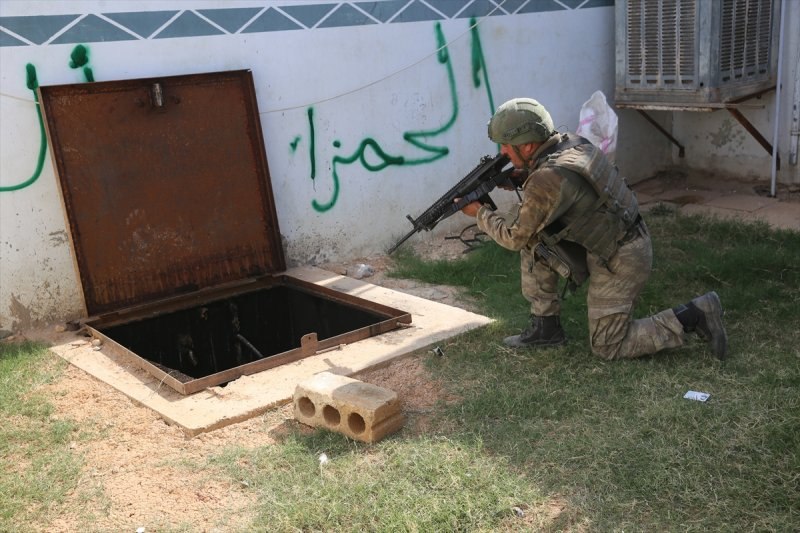 Mehmetçik adım adım terörü temizliyor